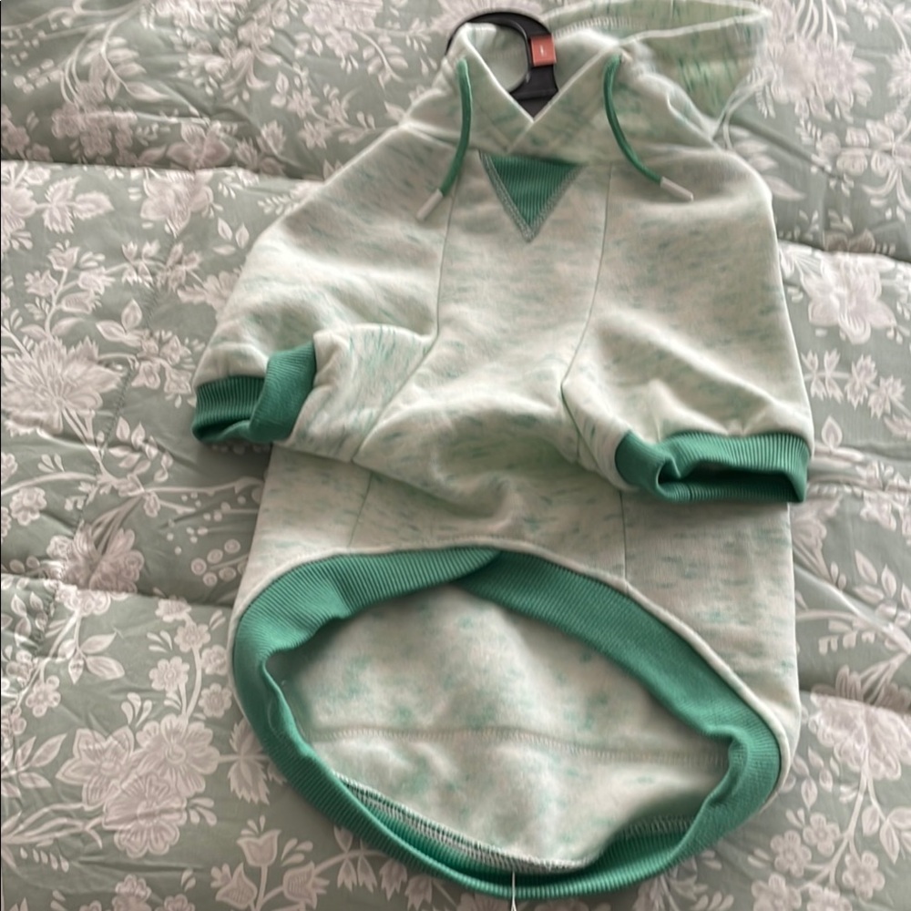 Green Dog Hoodie with Ribbed Cuffs and Soft Fleece - Picture 4 of 5